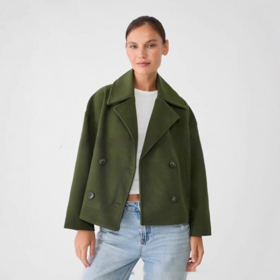 Stylish Short Double-Breasted Coat for Women - Image 4
