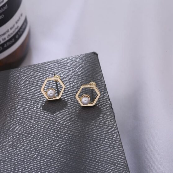 Women hollow diamond square stud earrings - Image 4