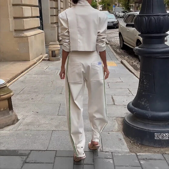Cropped blazer and pants outfit casual - Image 6