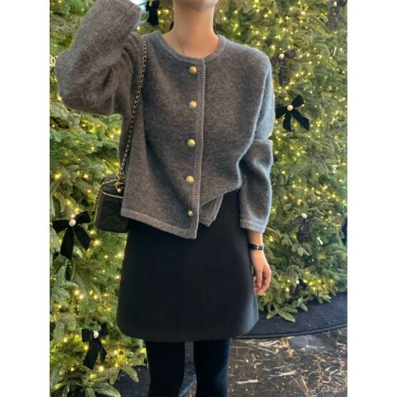 Women chic gray knit cardigan with gold buttons - Image 2